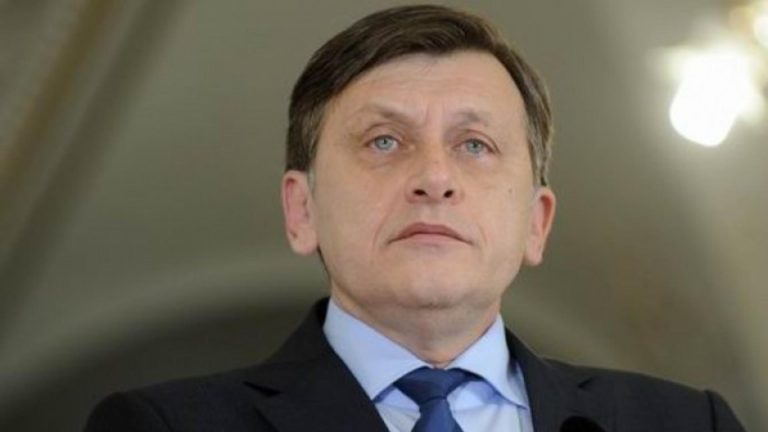 Coalitia l a scos pe Crin Antonescu de la naftalina dar l a uitat in geam Ciolacu si Bolojan au tacut dupa suspendarea candidatului comun la prezidentiale