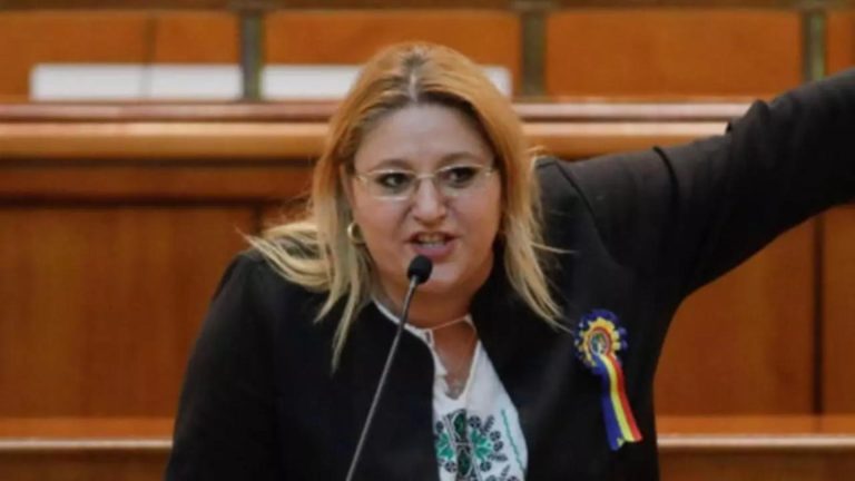 Diana Sosoaca candideaza la prezidentiale dupa ce anuntase retragerea