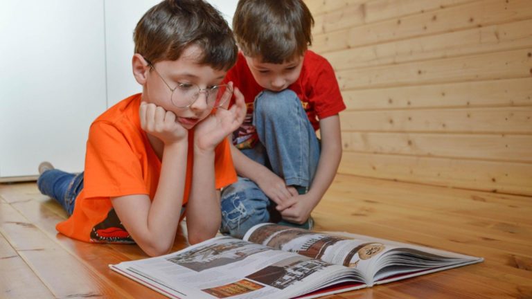 Elevii de clasa a V a nu sunt obligati sa returneze bursele