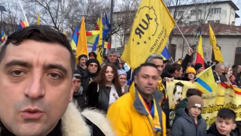 George Simion liderul suveranistilor romani la Marsul Unirii de la Focsani Nu ne dezicem de Calin Georgescu