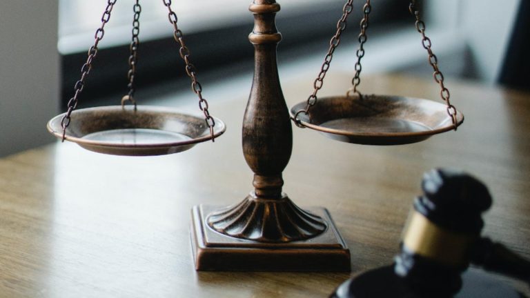 Inalta Curte reduce drepturi banesti pentru angajati din Justitie