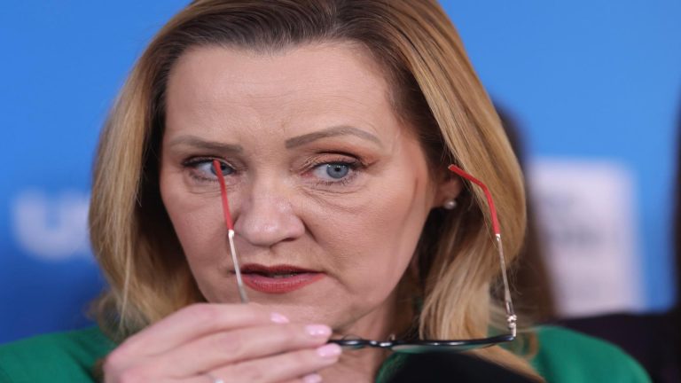 Lasconi furioasa dupa limitarea votului in diaspora Lidera rezistilor ataca guvernul