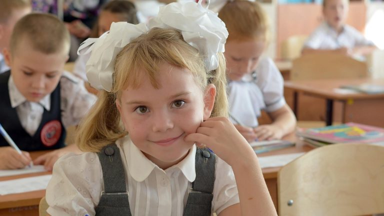Reguli noi pentru elevi Mutari periodice impotriva discriminarii