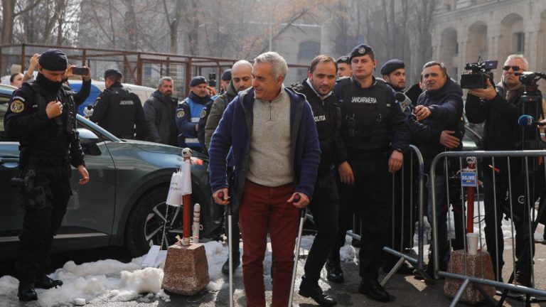Abuzuri incredibile Politistii acasa la Calin Georgescu