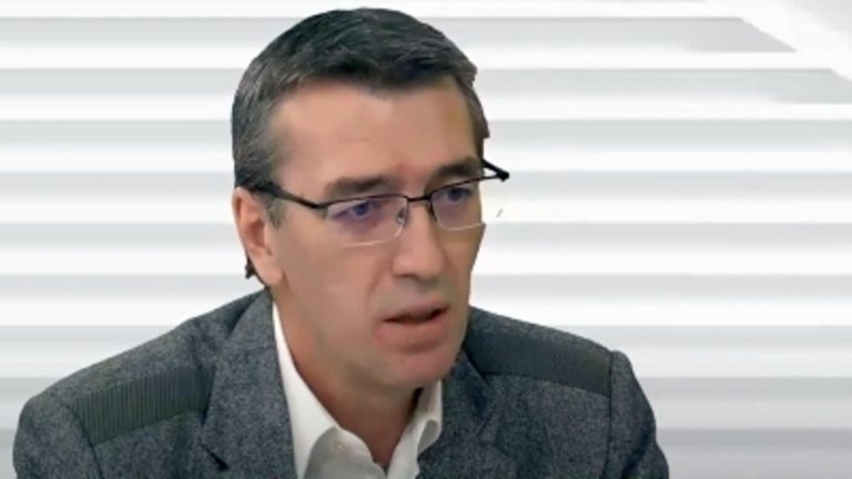 Avocatul Toni Neacsu fost membru CCR demonteaza afirmatia lui Adrian Nastase Un mandat prezidential se incheie si prin demitere sau demisie Tot mandat intreg este