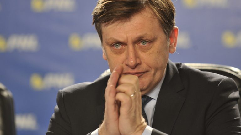 Crin Antonescu critici dure la adresa lui Iohannis Ma scandalizeaza fir ar sa fie