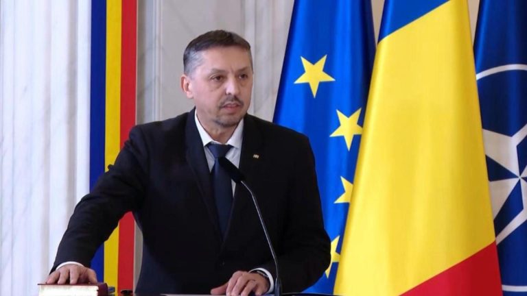 Gramatica revine la liceu Ministrul Educatiei Nu se mai poate Prea multi copii vorbesc gresit limba romana