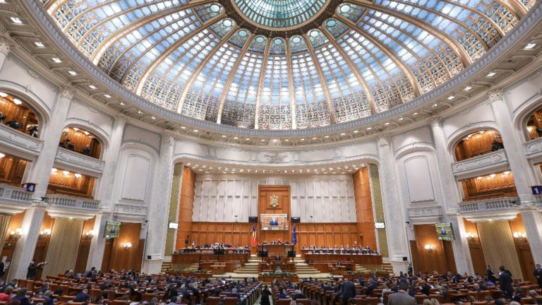 Sedinta de plen pentru dezbaterea suspendarii lui Iohannis a fost anulata