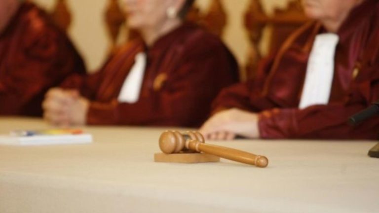 AUR vrea sa limiteze drepturile CCR privind alegerile