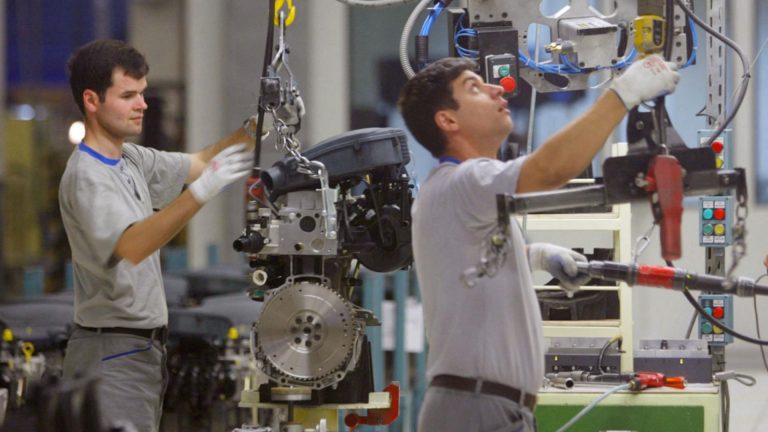 Industria auto din Romania incetineste in februarie minus 5000 de masini produse