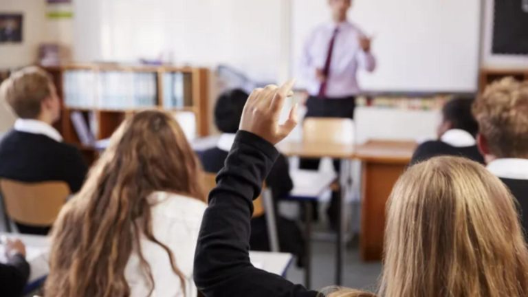 Noi materii pentru elevi educatie financiara despre fraude bancare