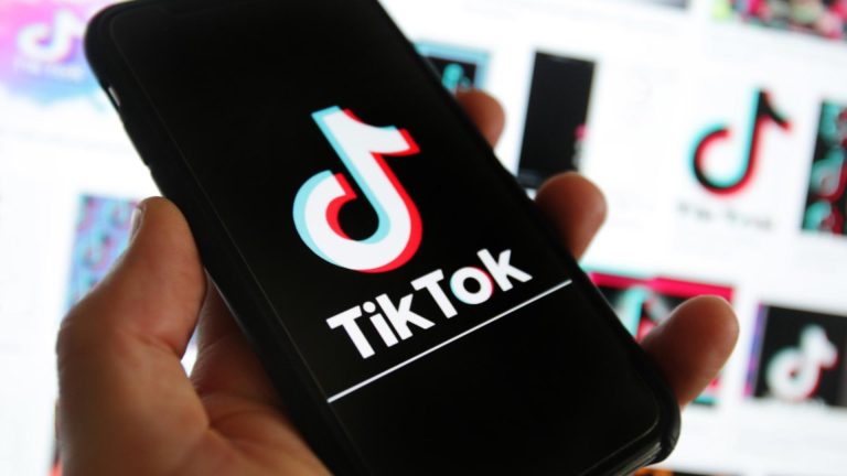 Studiu Copiii din Romania folosesc TikTok de la 5 ani