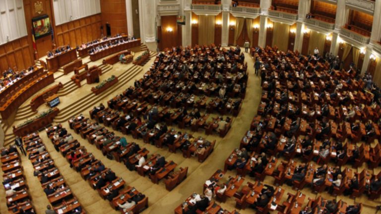 Camera Deputatilor a respins motiunea impotriva lui Predoiu