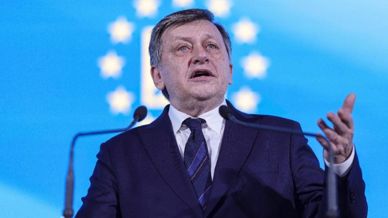 Crin Antonescu mesaj ferm din Republica Moldova Rezultatul alegerilor din Bucuresti conteaza pentru Chisinau