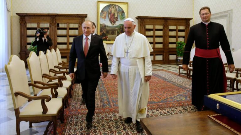 Cristoiu contrazice scenariul lui CTP Slava Domnului ca Putin nu a avut ultima audienta cu Papa