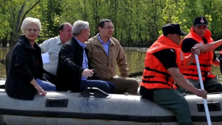 Marcel Ciolacu il critica pe Victor Ponta si ii cere sa se retraga din cursa prezidentiala Sa recunosti ca ai fost de acord sa inunzi sate romanesti pentru a salva orase straine arata ca suveranismul tau e doar o joaca