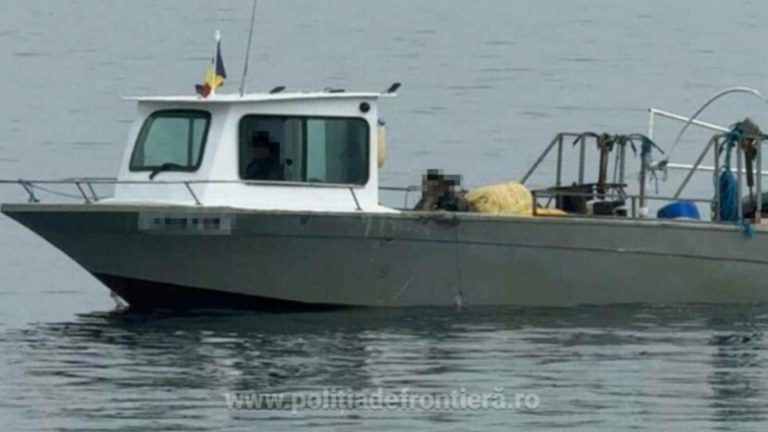 Pescador neinregistrat depistat pe mare de Garda de Coasta