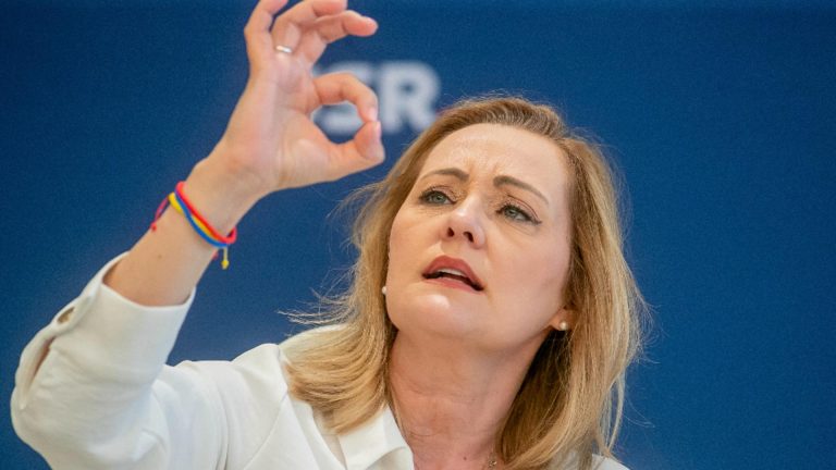 SURSE Sedinta pentru executia lui Lasconi convocata de Clotilde Armand Lidera rezistilor somata sa renunte la sefia partidului