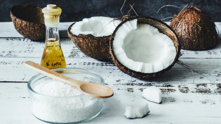 Utilizari beneficii si riscuri ale uleiului de cocos