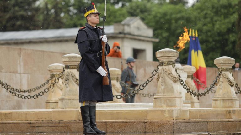 Ziua Fortelor Terestre Ceremonie militara si religioasa in Parcul Carol I