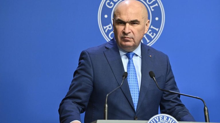Guvernul Bolojan vrea interzicerea transferului functionarilor publici
