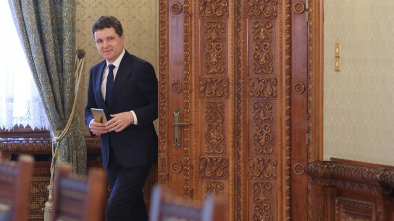 Nicuser Dan discuta la Cotroceni despre pensiile speciale