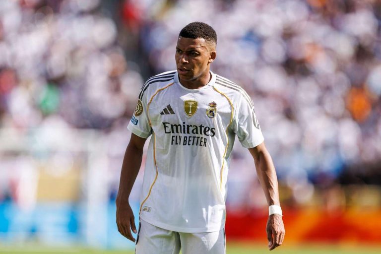 Oficial Kylian Mbappe va purta numarul 10
