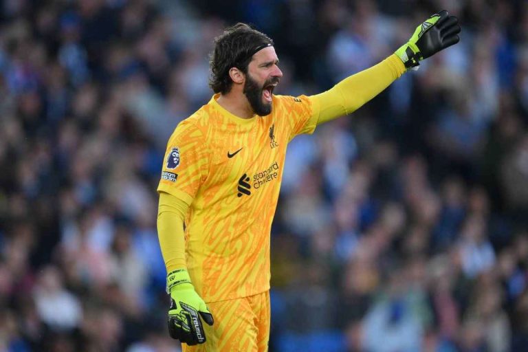 Portarul Alisson a plecat din lotul Liverpool in Asia