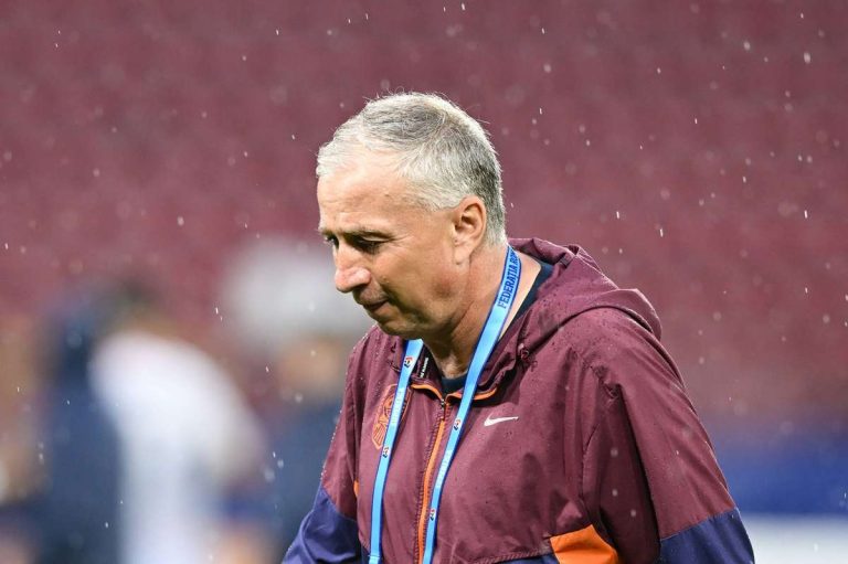 Probleme de lot pentru Dan Petrescu inainte de returul cu Lugano