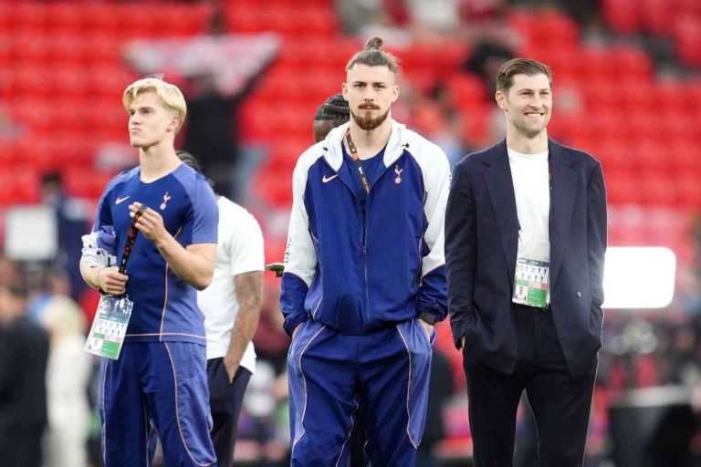 Radu Dragusin exclus din lotul lui Tottenham