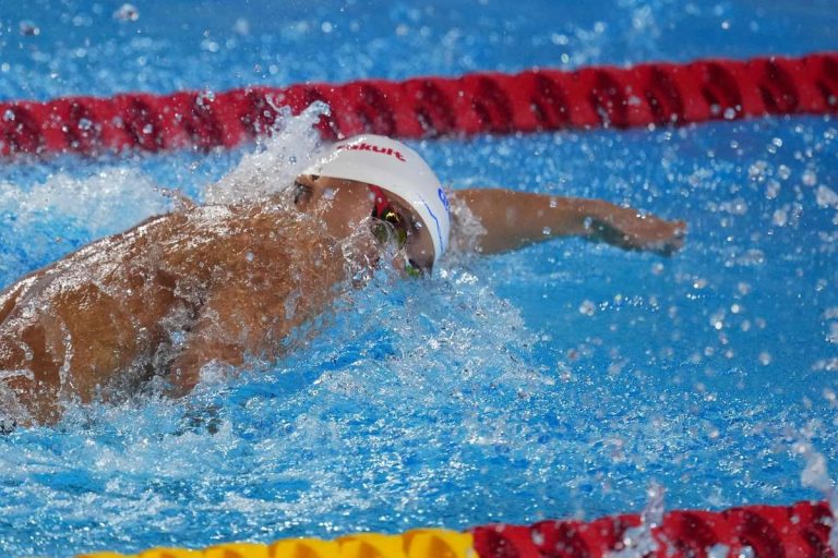 VIDEO David Popovici s a calificat in finala de 100 m liber