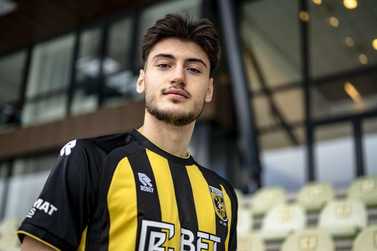 Adrian Mazilu revine in SuperLiga Acord Dinamo Brighton