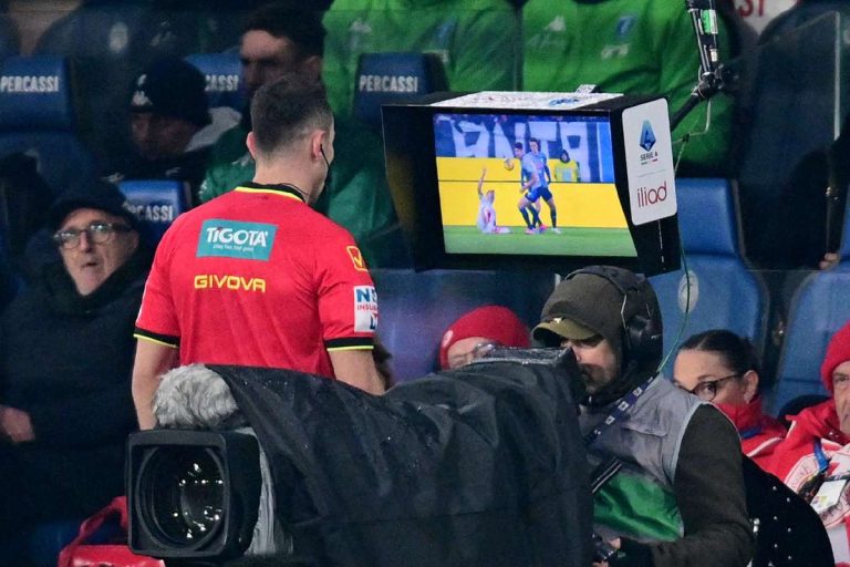 Arbitrii din Serie A vor anunta deciziile VAR live