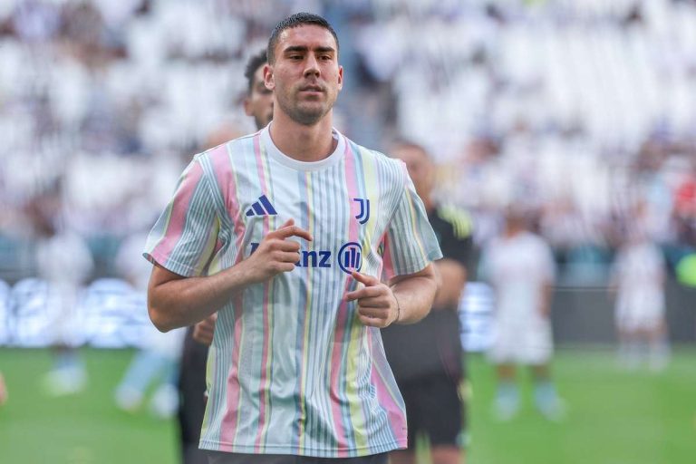 Barcelona vrea sal cumpere pe Dusan Vlahovic