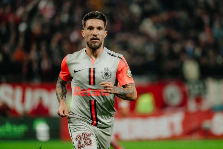 In afara Top 300 Ce salariu are Baluta in MLS
