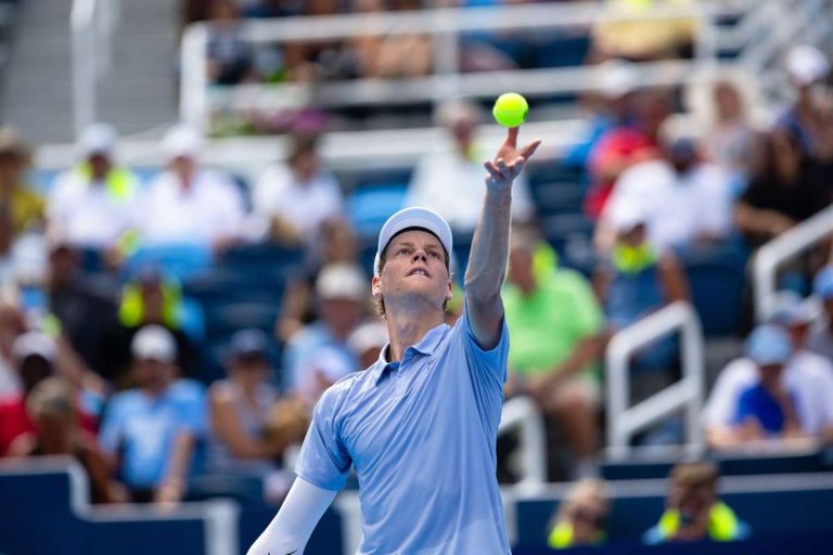 Jannik Sinner si Terence Atmane in semifinale la Cincinnati