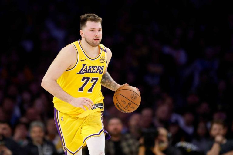 Luka Doncic semneaza prelungirea cu Lakers