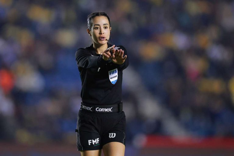 Presedintele FIFA sustine arbitra mexicana amenintata cu moartea