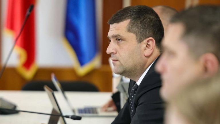 Radu Miruta a interzis accesul in fabricile de armament