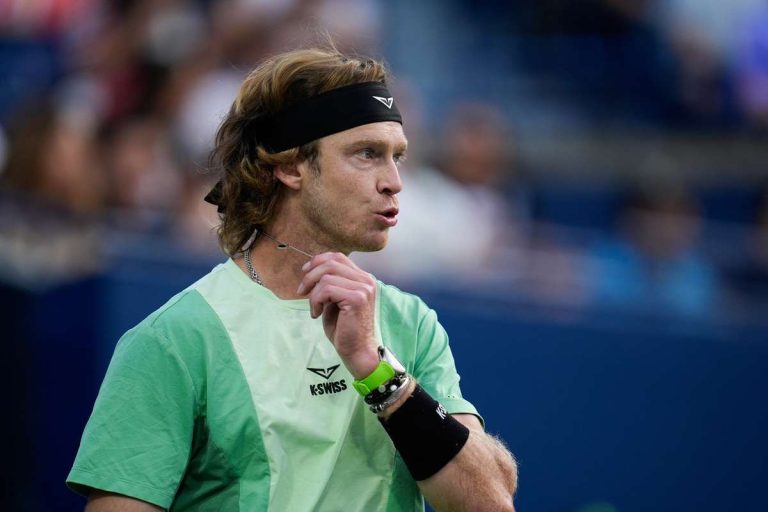 Tennis Tracker Rublev eliminat de Fritz Osaka o invinge pe Svitolina