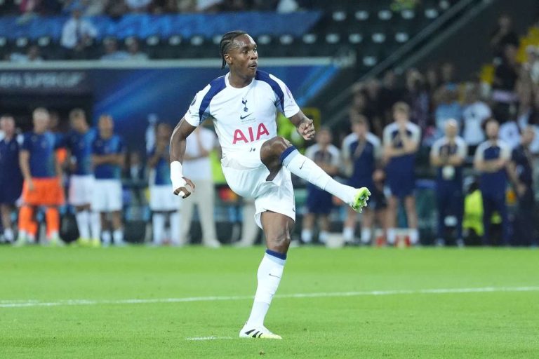 Tottenham condamna insulele rasiste impotriva lui Mathys Tel