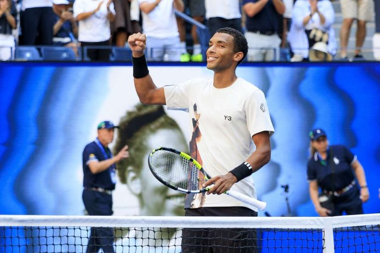 Auger Aliassime l a invins pe favorit si merg in semifinale
