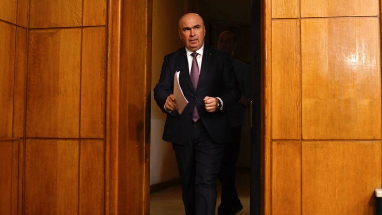Bolojan ameninta cu demisia PNL discuta despre iesire