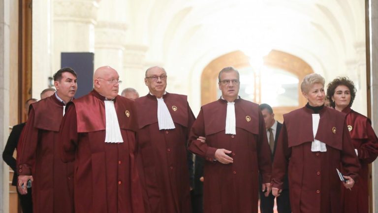 CCR va analiza pe 24 septembrie sesizarea ICCJ privind pensiile magistratilor