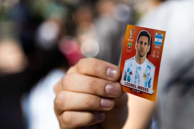 Card Panini cu Lionel Messi vandut scump