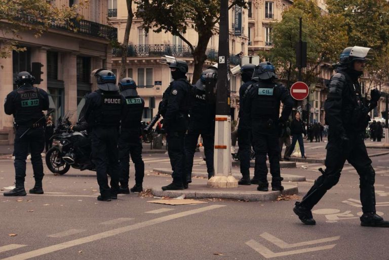 Incidente la Paris fani retinuti inainte de meci