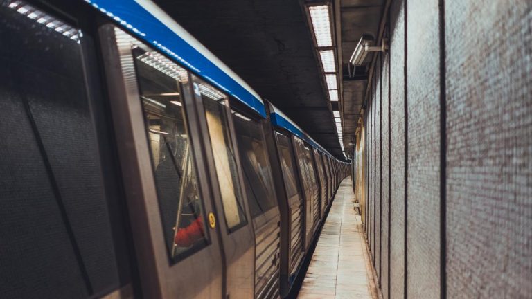 Ministrul Transporturilor evacuaza Metrorex din Palatul CFR
