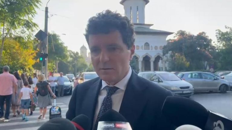 Nicusar Dan isi duce fiica la scoala intalnire cu profesorii