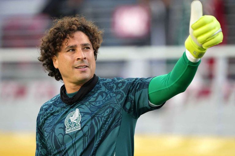 Portarul mexican Guillermo Ochoa se muta in Cipru
