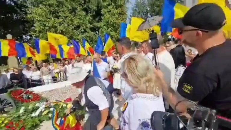 Scandal la Tebea Preotul l a dat afara pe fotograf